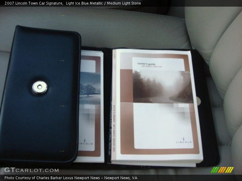 Light Ice Blue Metallic / Medium Light Stone 2007 Lincoln Town Car Signature