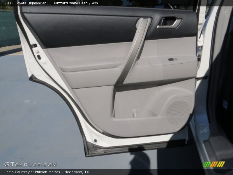 Blizzard White Pearl / Ash 2013 Toyota Highlander SE