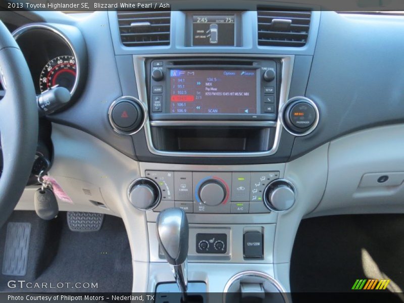 Blizzard White Pearl / Ash 2013 Toyota Highlander SE