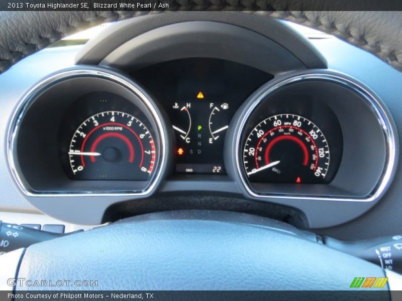 Blizzard White Pearl / Ash 2013 Toyota Highlander SE