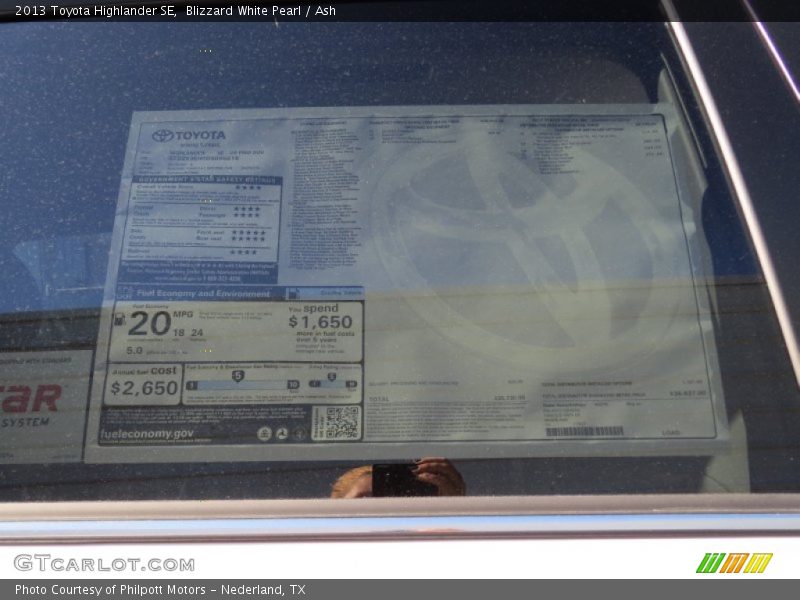 Blizzard White Pearl / Ash 2013 Toyota Highlander SE