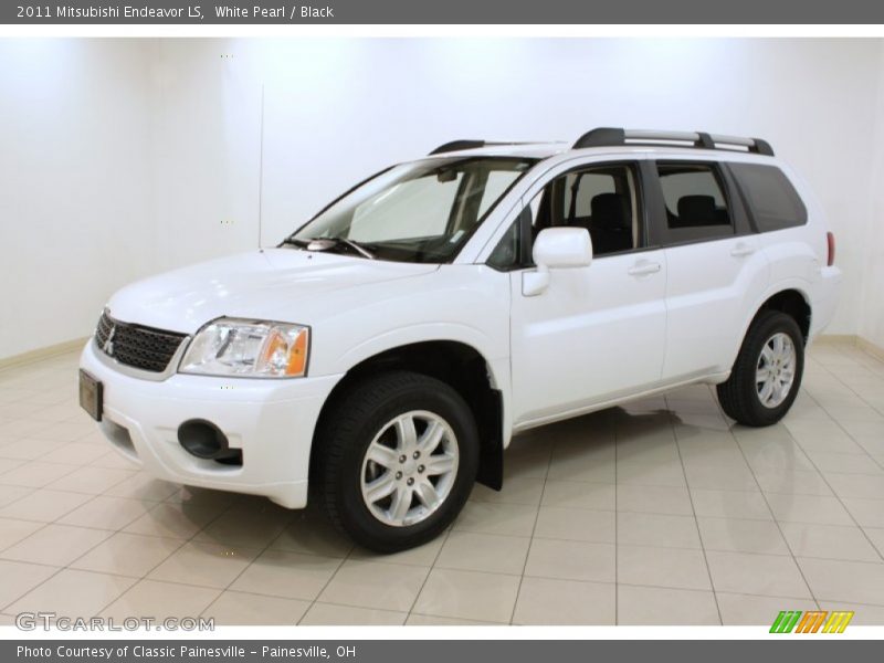 White Pearl / Black 2011 Mitsubishi Endeavor LS