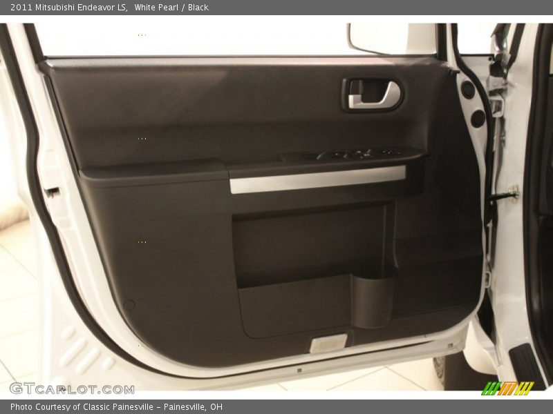 White Pearl / Black 2011 Mitsubishi Endeavor LS