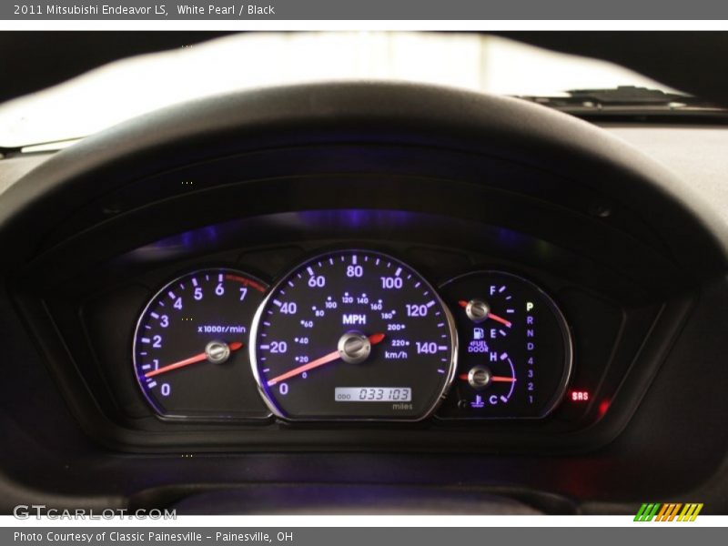 White Pearl / Black 2011 Mitsubishi Endeavor LS