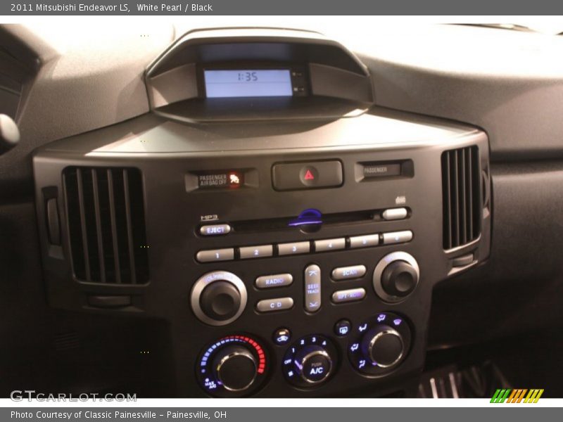 White Pearl / Black 2011 Mitsubishi Endeavor LS