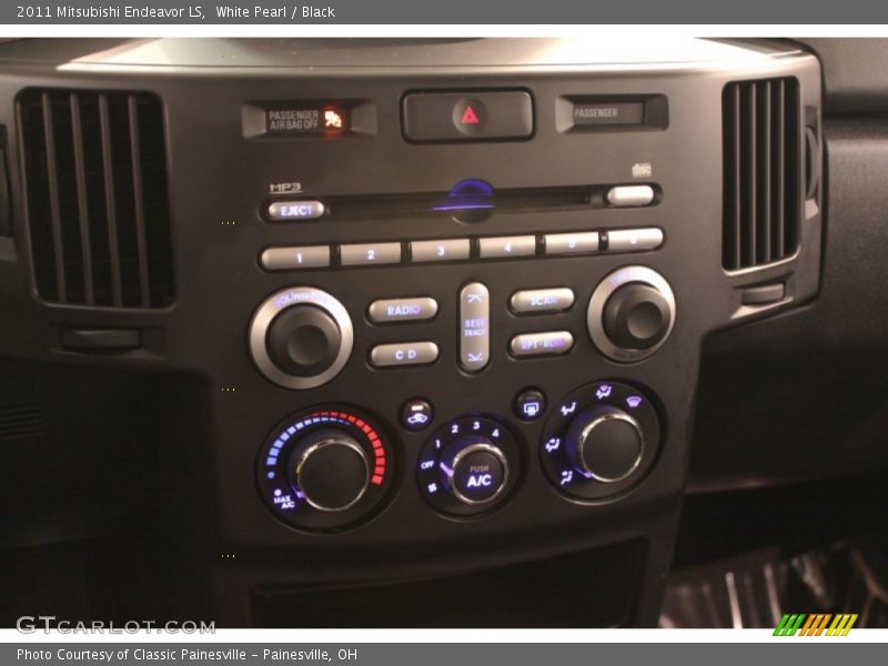 White Pearl / Black 2011 Mitsubishi Endeavor LS