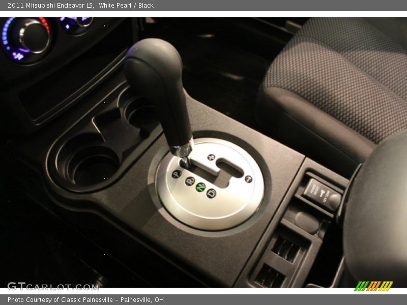 White Pearl / Black 2011 Mitsubishi Endeavor LS