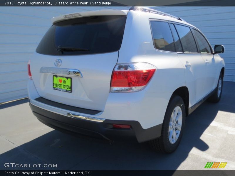 Blizzard White Pearl / Sand Beige 2013 Toyota Highlander SE