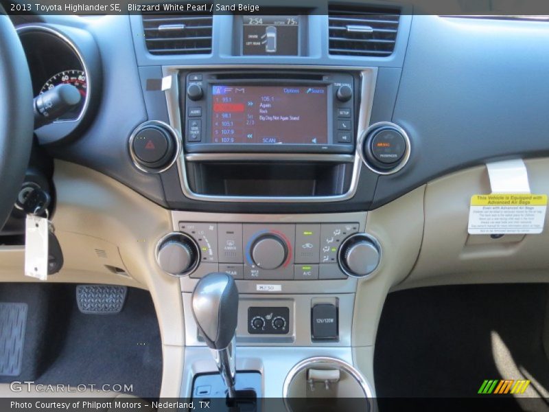 Blizzard White Pearl / Sand Beige 2013 Toyota Highlander SE