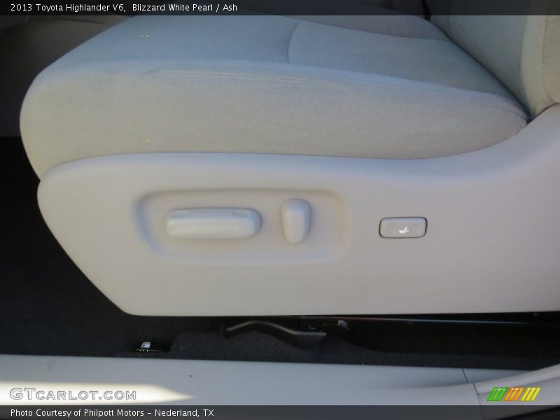 Blizzard White Pearl / Ash 2013 Toyota Highlander V6
