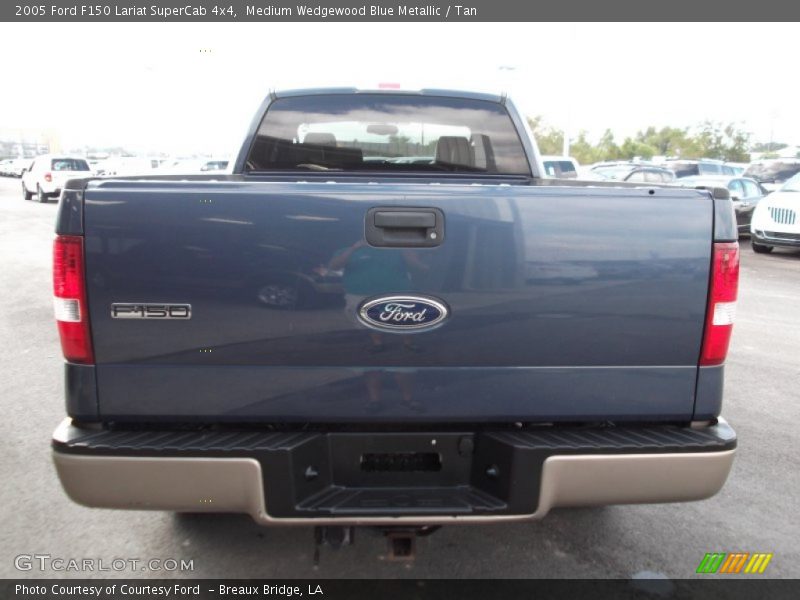Medium Wedgewood Blue Metallic / Tan 2005 Ford F150 Lariat SuperCab 4x4