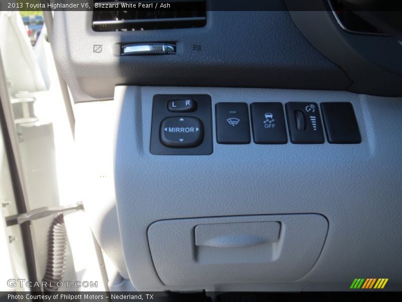 Blizzard White Pearl / Ash 2013 Toyota Highlander V6