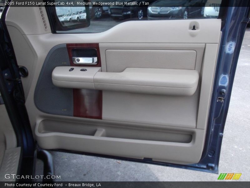 Medium Wedgewood Blue Metallic / Tan 2005 Ford F150 Lariat SuperCab 4x4