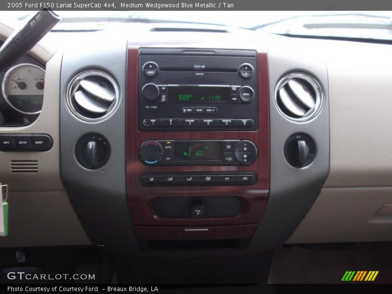 Medium Wedgewood Blue Metallic / Tan 2005 Ford F150 Lariat SuperCab 4x4