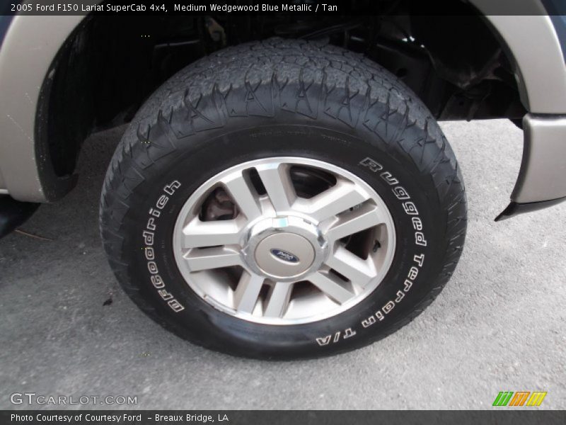 Medium Wedgewood Blue Metallic / Tan 2005 Ford F150 Lariat SuperCab 4x4