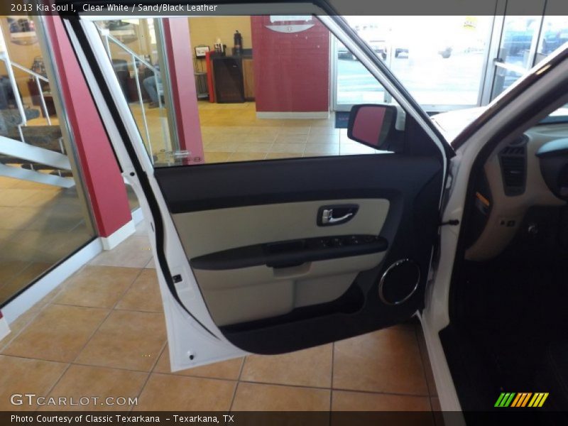 Clear White / Sand/Black Leather 2013 Kia Soul !