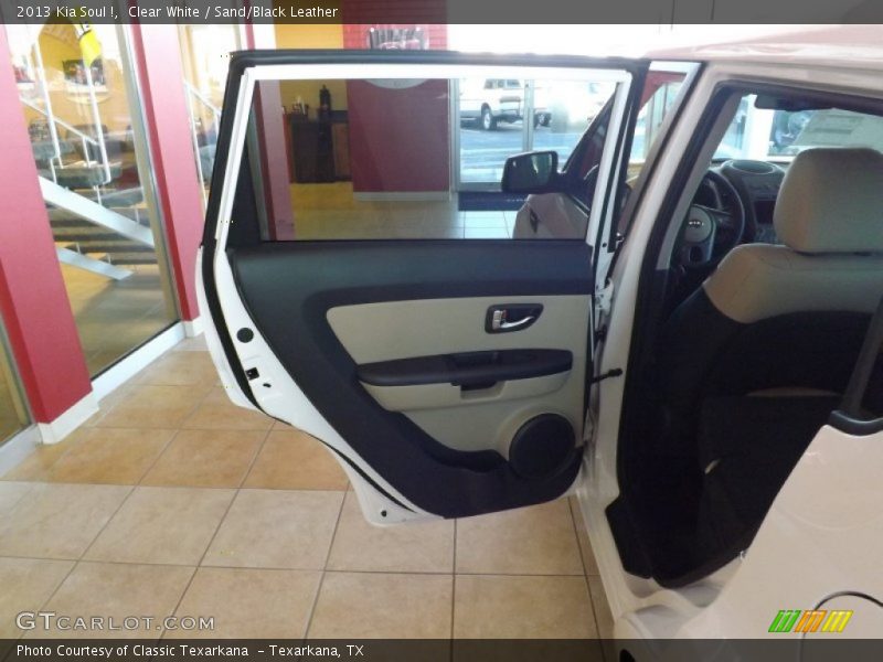 Clear White / Sand/Black Leather 2013 Kia Soul !