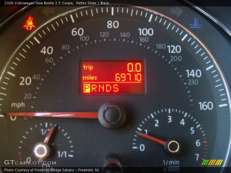 Reflex Silver / Black 2006 Volkswagen New Beetle 2.5 Coupe