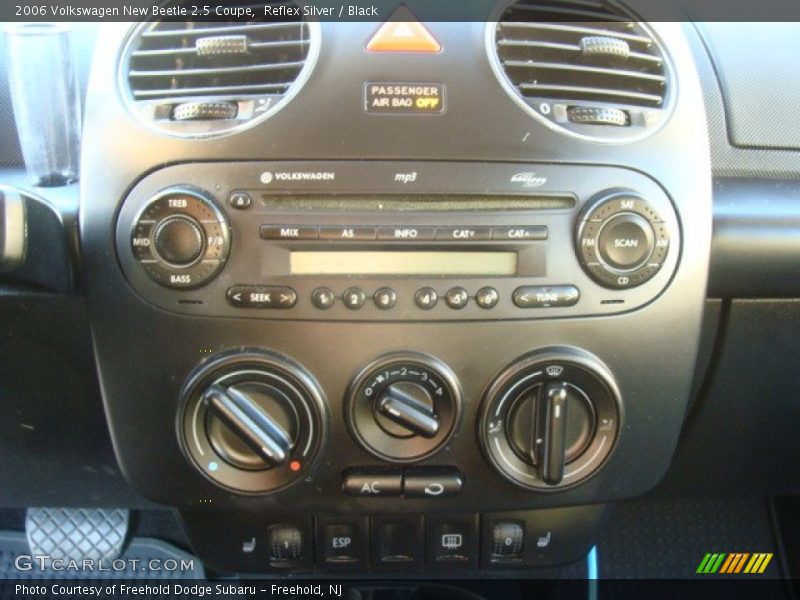 Reflex Silver / Black 2006 Volkswagen New Beetle 2.5 Coupe