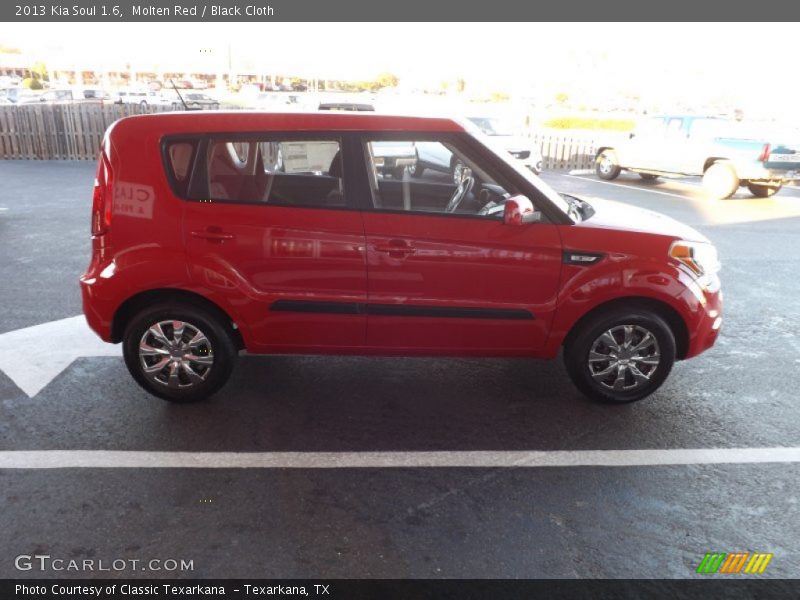 Molten Red / Black Cloth 2013 Kia Soul 1.6