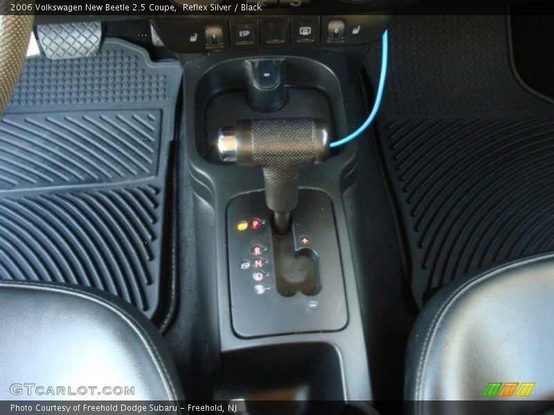Reflex Silver / Black 2006 Volkswagen New Beetle 2.5 Coupe