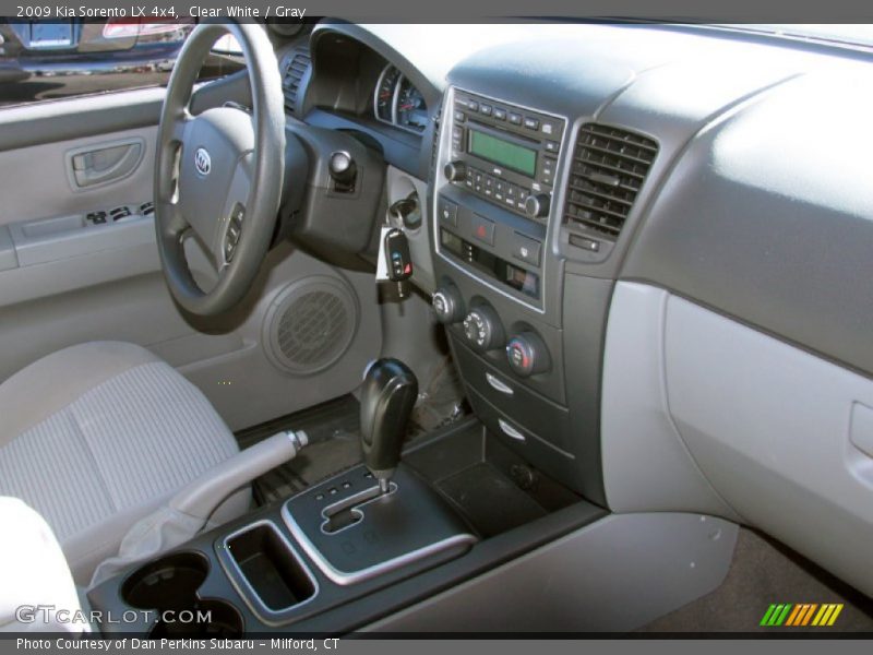 Clear White / Gray 2009 Kia Sorento LX 4x4