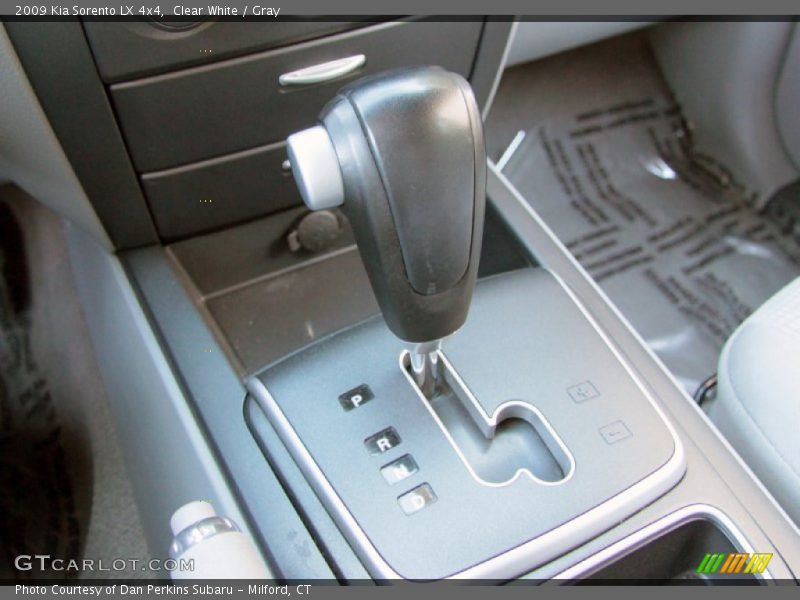 Clear White / Gray 2009 Kia Sorento LX 4x4