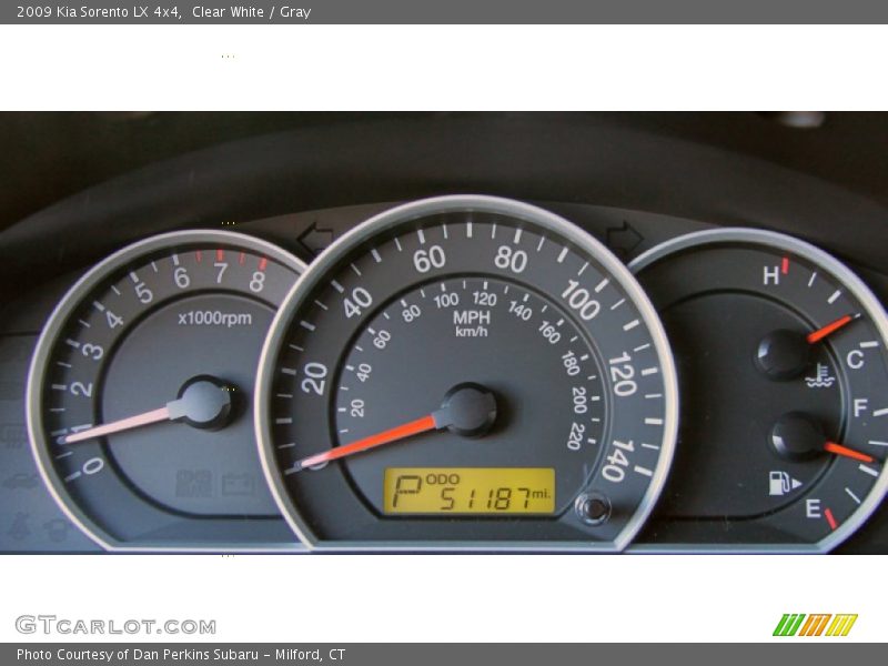Clear White / Gray 2009 Kia Sorento LX 4x4