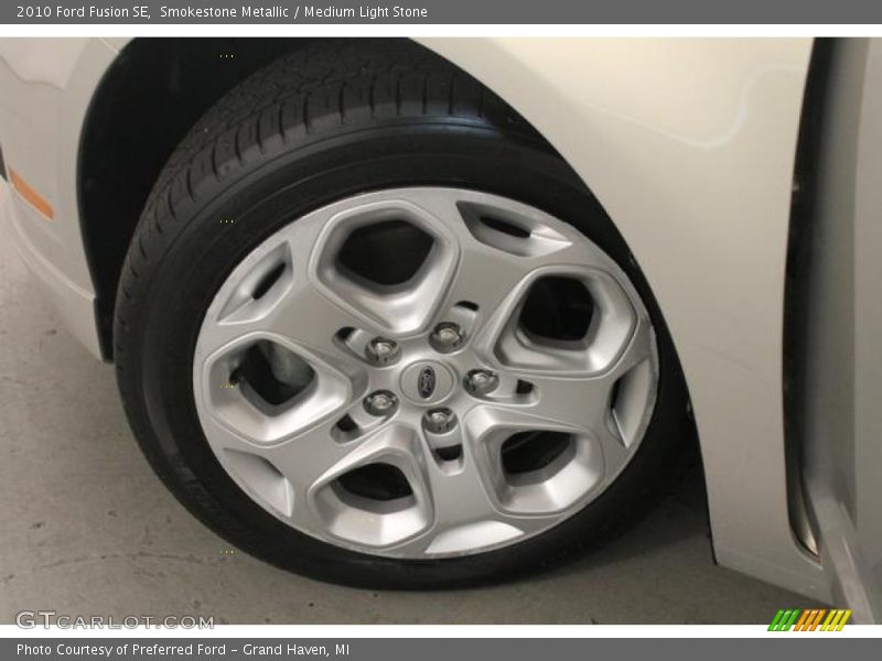 Smokestone Metallic / Medium Light Stone 2010 Ford Fusion SE