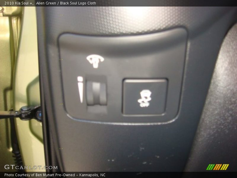 Alien Green / Black Soul Logo Cloth 2010 Kia Soul +
