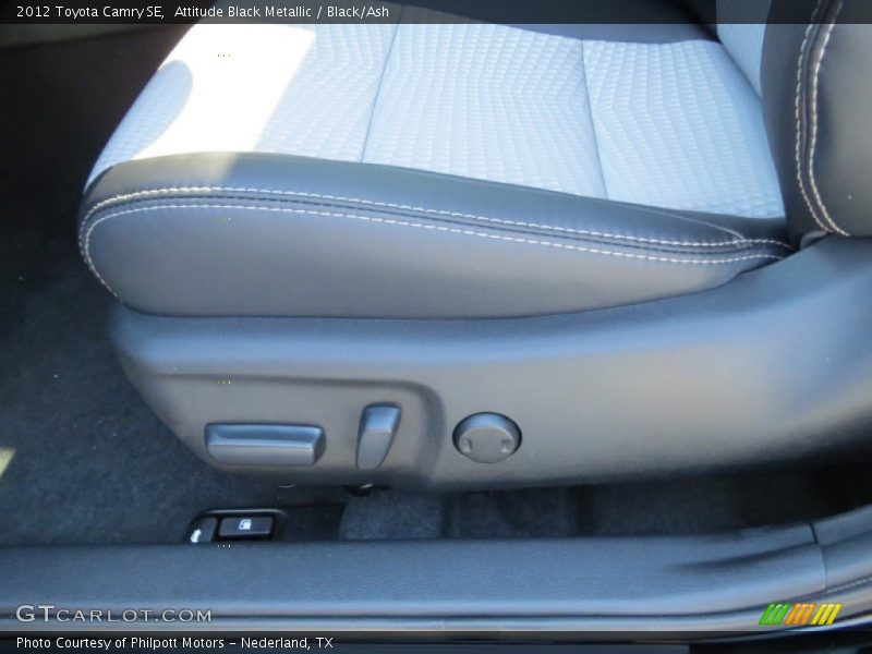 Attitude Black Metallic / Black/Ash 2012 Toyota Camry SE