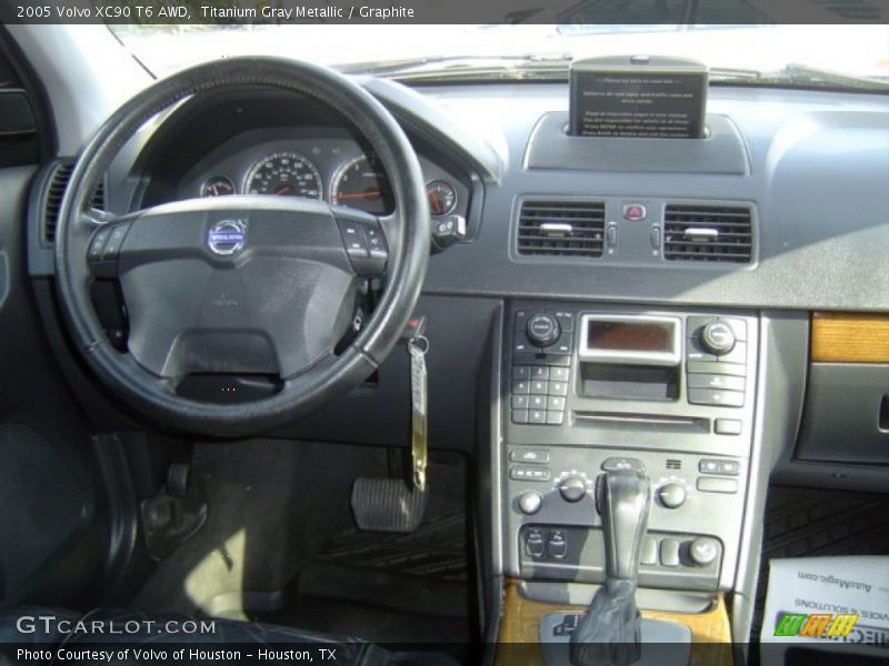 Dashboard of 2005 XC90 T6 AWD