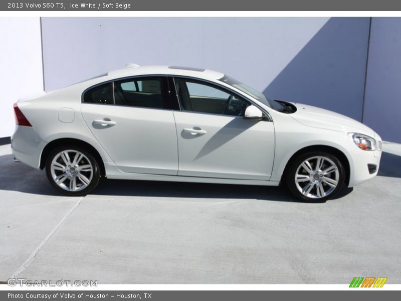 Ice White / Soft Beige 2013 Volvo S60 T5