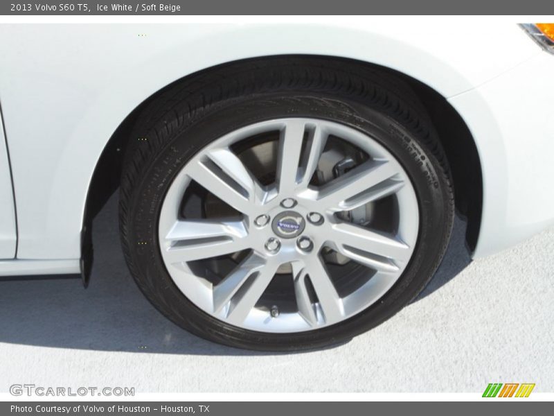 Ice White / Soft Beige 2013 Volvo S60 T5