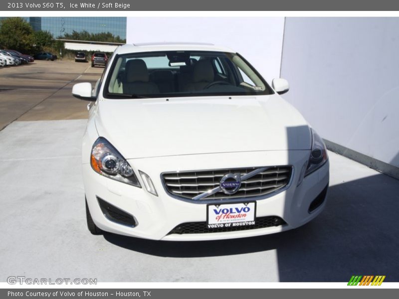 Ice White / Soft Beige 2013 Volvo S60 T5