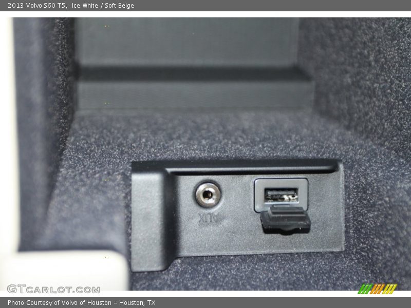 Ice White / Soft Beige 2013 Volvo S60 T5