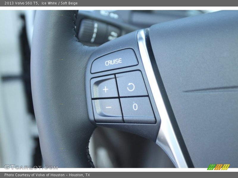 Ice White / Soft Beige 2013 Volvo S60 T5