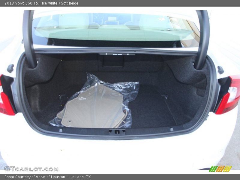 Ice White / Soft Beige 2013 Volvo S60 T5