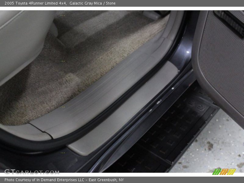 Galactic Gray Mica / Stone 2005 Toyota 4Runner Limited 4x4