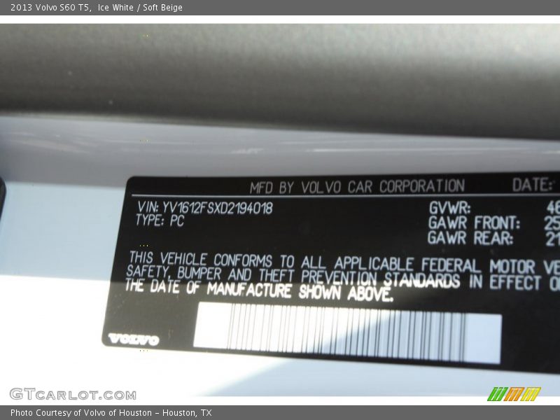 Ice White / Soft Beige 2013 Volvo S60 T5