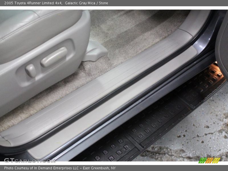 Galactic Gray Mica / Stone 2005 Toyota 4Runner Limited 4x4