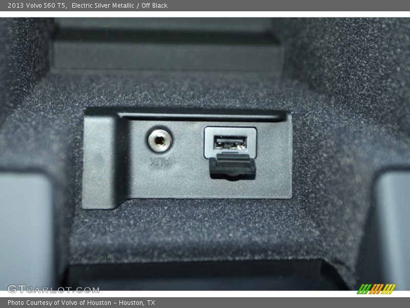 Electric Silver Metallic / Off Black 2013 Volvo S60 T5
