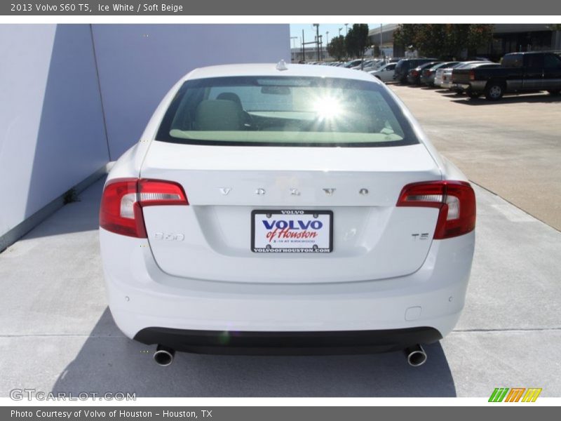 Ice White / Soft Beige 2013 Volvo S60 T5