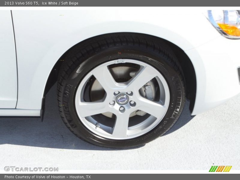 Ice White / Soft Beige 2013 Volvo S60 T5