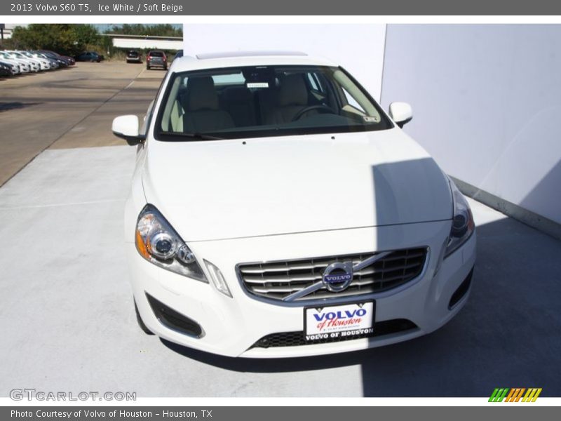 Ice White / Soft Beige 2013 Volvo S60 T5