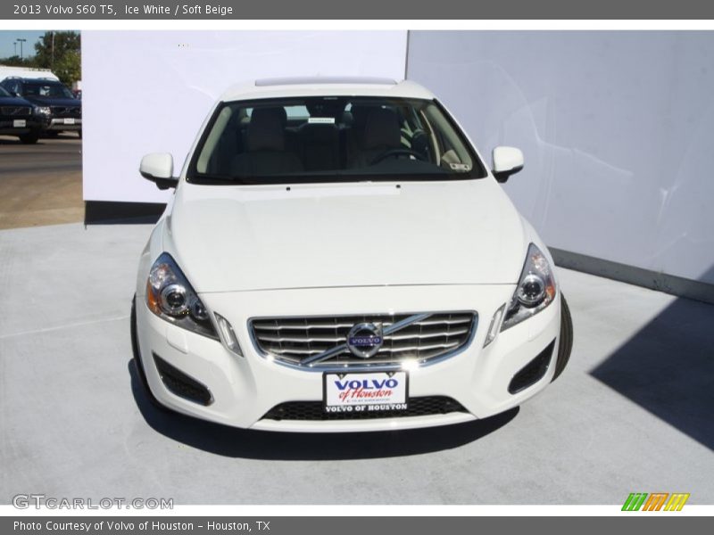 Ice White / Soft Beige 2013 Volvo S60 T5