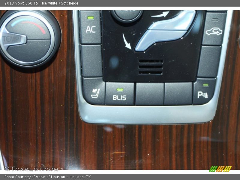 Ice White / Soft Beige 2013 Volvo S60 T5