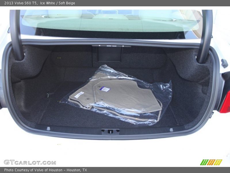 Ice White / Soft Beige 2013 Volvo S60 T5