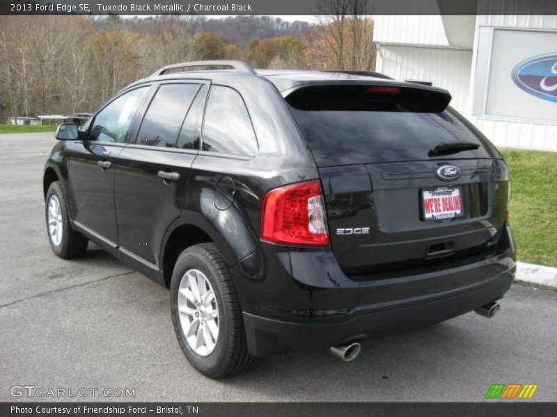 Tuxedo Black Metallic / Charcoal Black 2013 Ford Edge SE