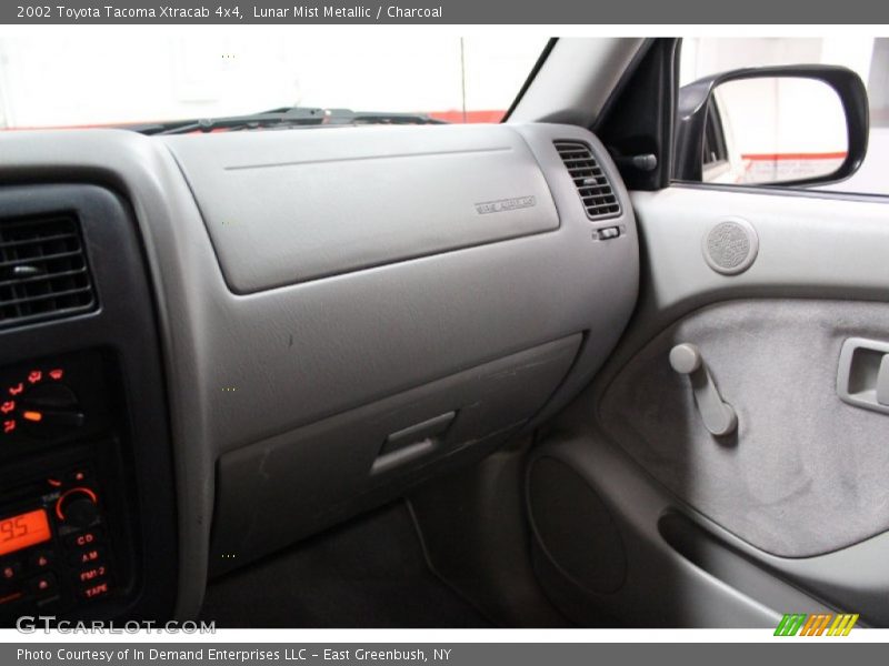 Lunar Mist Metallic / Charcoal 2002 Toyota Tacoma Xtracab 4x4